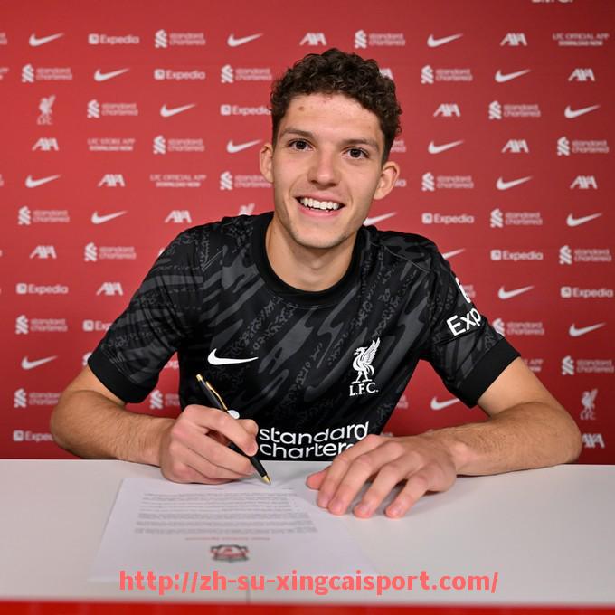 杏彩体育-法甲进攻球员评分榜单更新：谁是前锋线上的新王者？