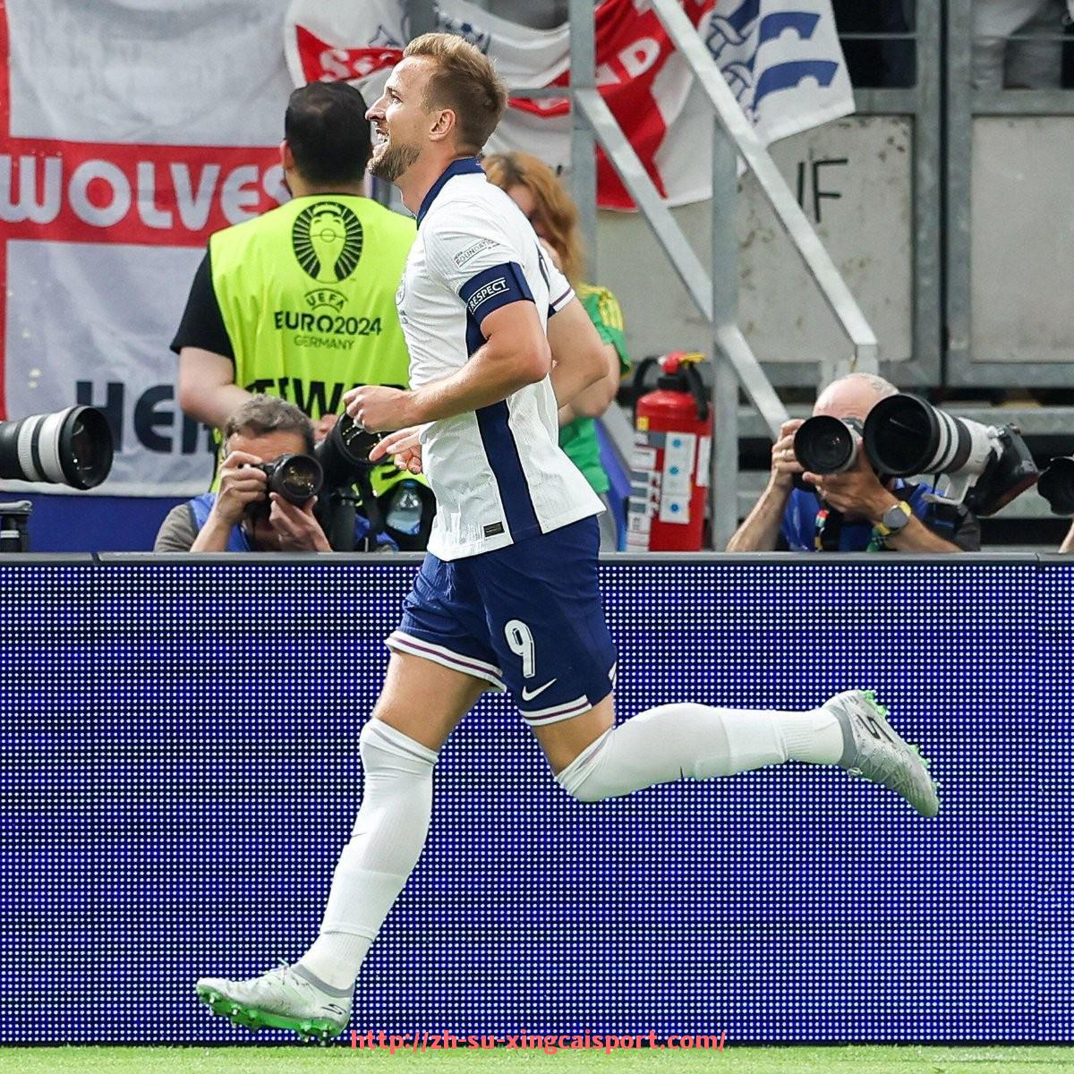 杏彩体育-世俱杯比赛中战术调整的实战应用与成功案例分析